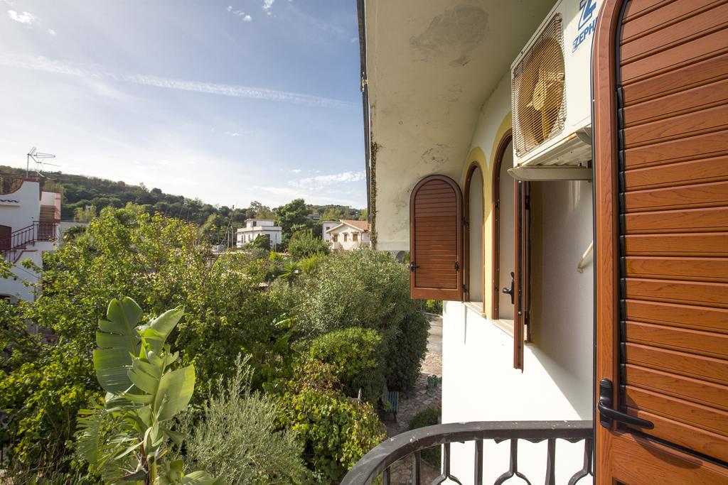Villa Silvia กาสเตลดัชเชีย ภายนอก รูปภาพ