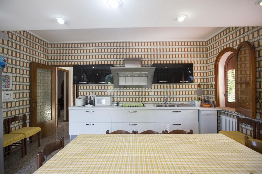 Villa Silvia กาสเตลดัชเชีย ภายนอก รูปภาพ