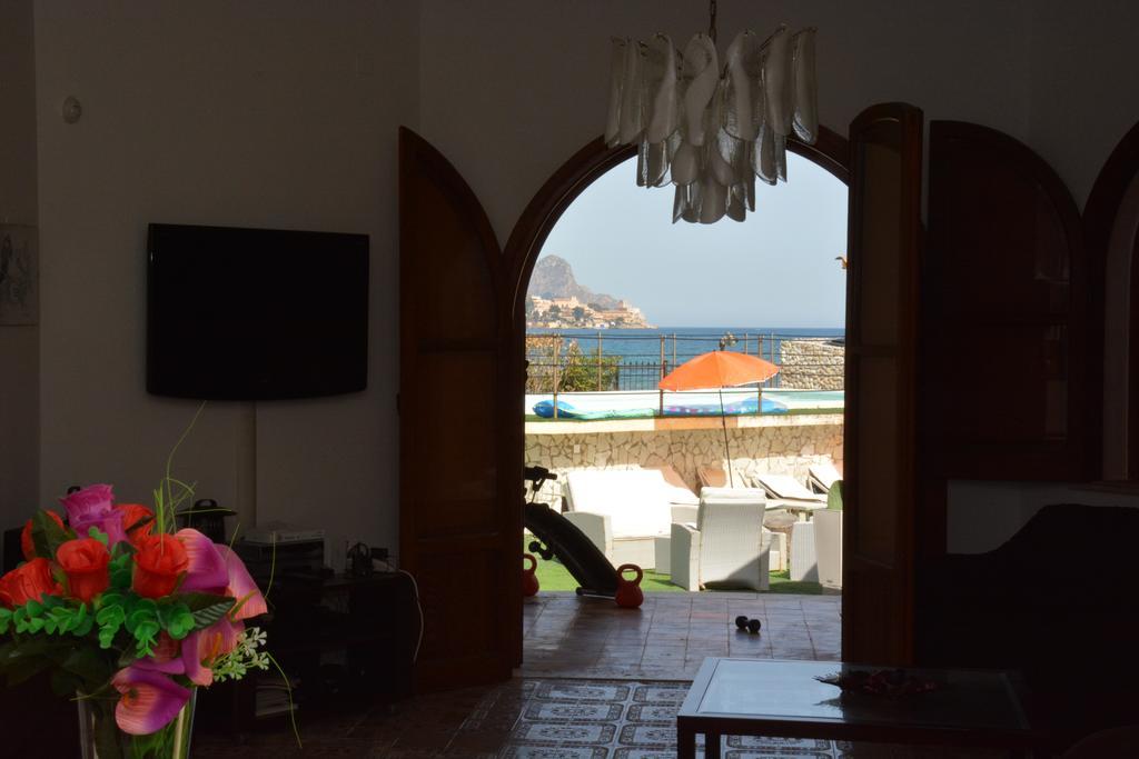 Villa Silvia กาสเตลดัชเชีย ภายนอก รูปภาพ